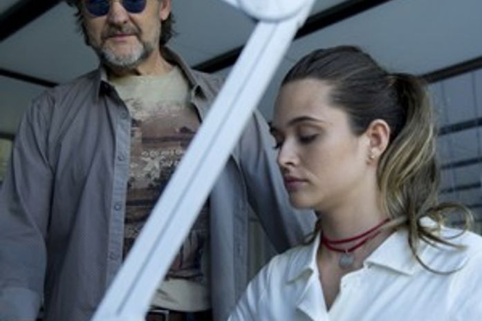 Para se livrar de chantagem, LC pede para Lili conversar com Thomaz