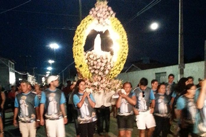 Procissão e shows lotados em pleno meio de semana