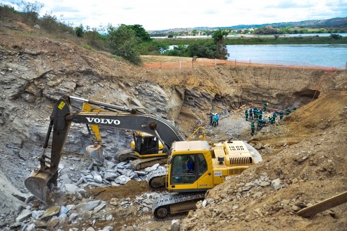 Novas adutoras levam água para 1 milhão de alagoanos no semiárido