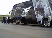Ônibus da banda Aviões do Forró colide em carro no município de Delmiro Gouveia