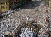 A maioria das mortes ocorreu por asfixia, após as pessoas terem sido empurradas e esmagadas por outros presentes no velório