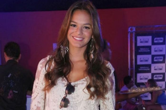 Bruna Marquezine curte show em homenagem a Cazuza, no Rio