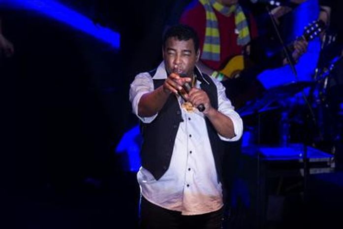 Ônibus da banda Raça Negra tomba em Pernambuco