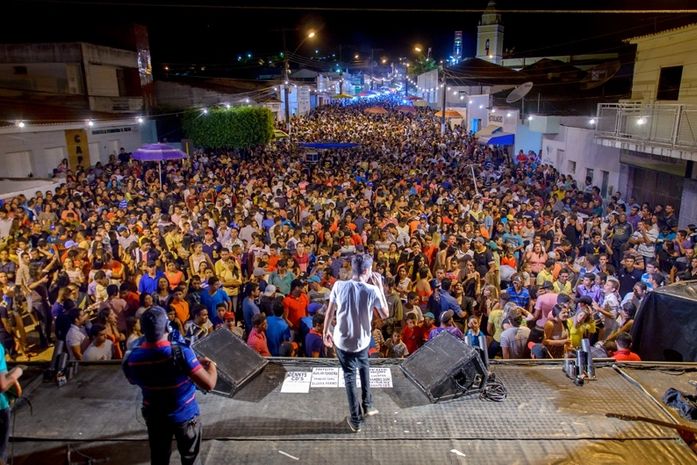 Shows musicais reúnem milhares de pessoas no fim de semana em Limoeiro de Anadia