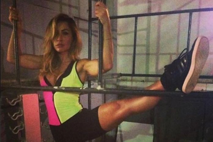 Sabrina Sato posta foto de macacão e diz: "sensualizando"