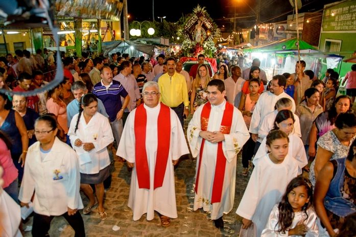 Procissão marca encerramento das festividades de São Sebastião em Limoeiro