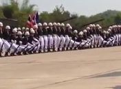 Soldados capricham em 'coreografia dominó' na Tailândia e vídeo vira hit