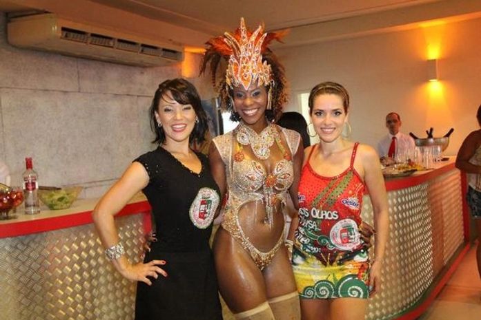 Monique Alfradique e Tominaga sambam em ensaio da Grande Rio