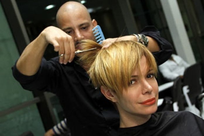 Babi Xavier muda o visual e fica mais loira