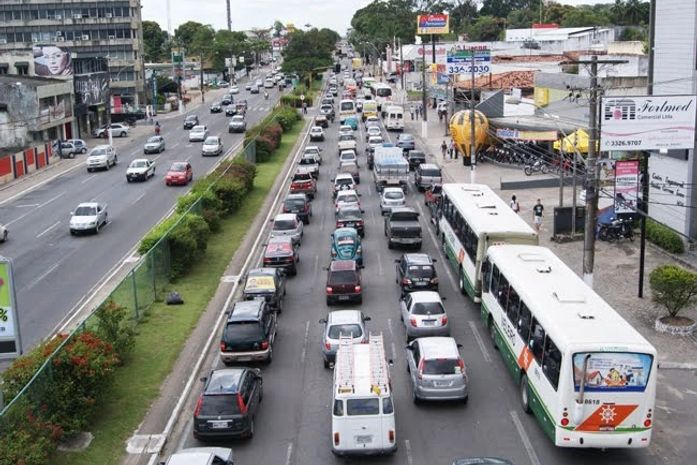 Proibido veículos pesados na Fernandes Lima