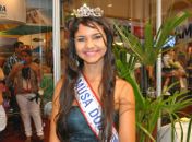 A jovem vira celebridade para a festa de sua cidade