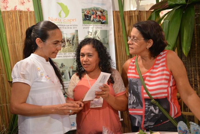 Heloísa Helena (Psol-Maceió) também esteve visitando os estandes na 8ª Feira de Negócios dos Municípios Alagoanos