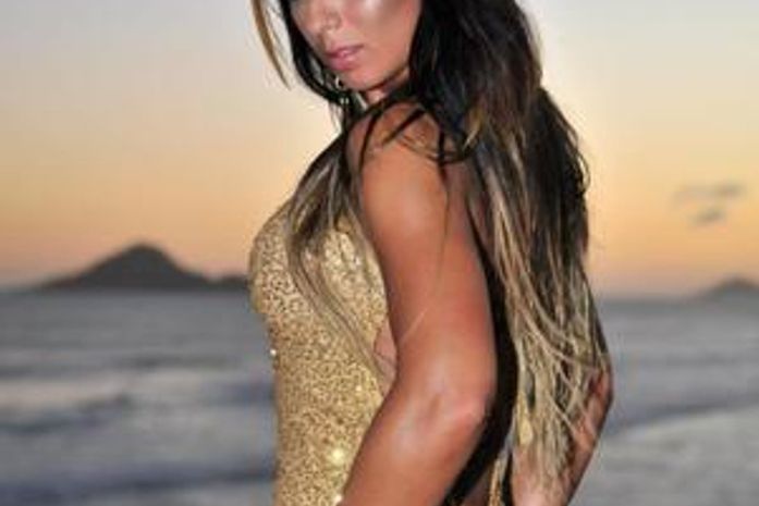 Ex-dançarina de Latino entra com processo trabalhista contra ele