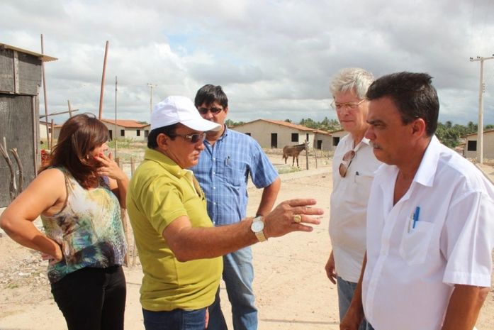 Prefeito Lula Cabeleira visita obras de construção da Prefeitura de Delmiro Gouveia