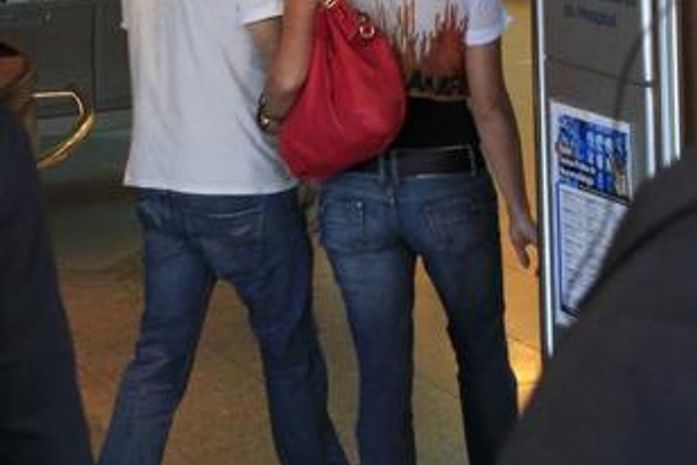 Após acidente, pais de Isis Valverde a visitam em hospital no Rio