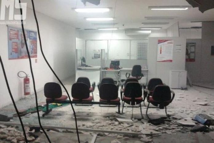 Bando Criminoso invade e explode agência dos Correios