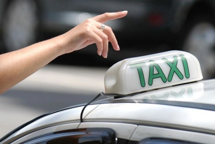 Integrante de assalto a taxista fica ferido após trocar tiros com a polícia; dois foram presos