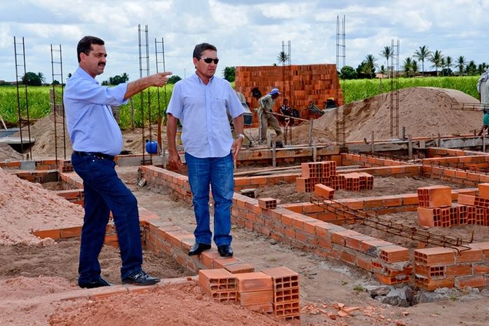Prefeito Marlan Ferreira viabiliza mais 26 obras em Limoeiro de Anadia