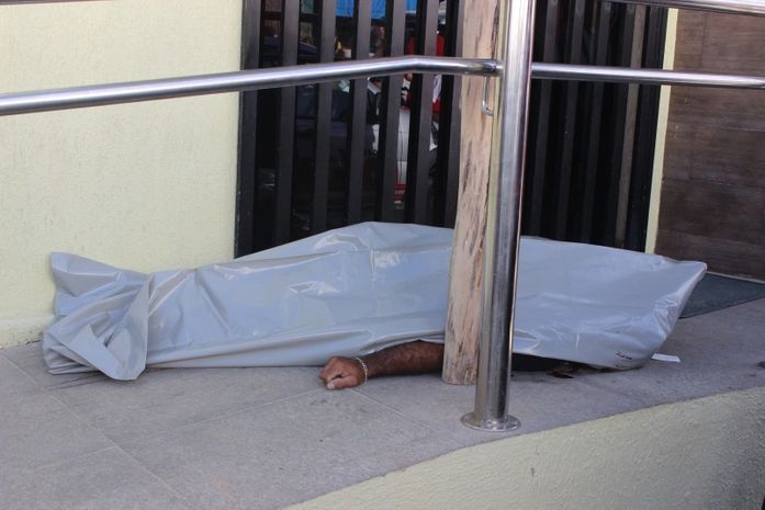 Vigilante executado em frente à família