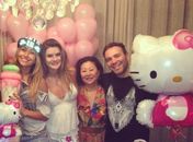 Sabrina Sato comemora 33 anos em festa intimista com mãe e amigos