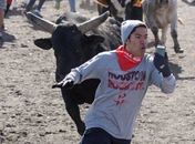 Americano faz 'selfie mais perigosa do mundo' durante corrida de touros