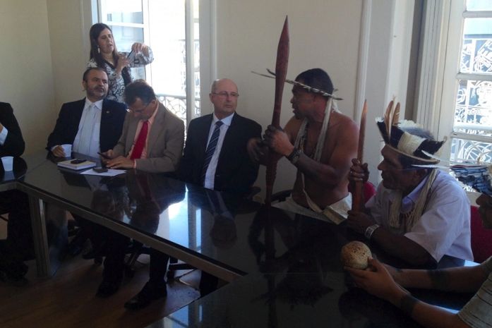 Parlamentares recebem representante da comunidade Xucuru-Cariri