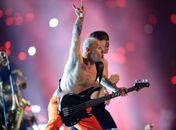 RHCP fez playback em show no Super Bowl; Flea se defende: "sem trapaça"