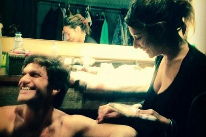 Jornal: Giselle Itié se casa com Emilio Dantas em Paraty