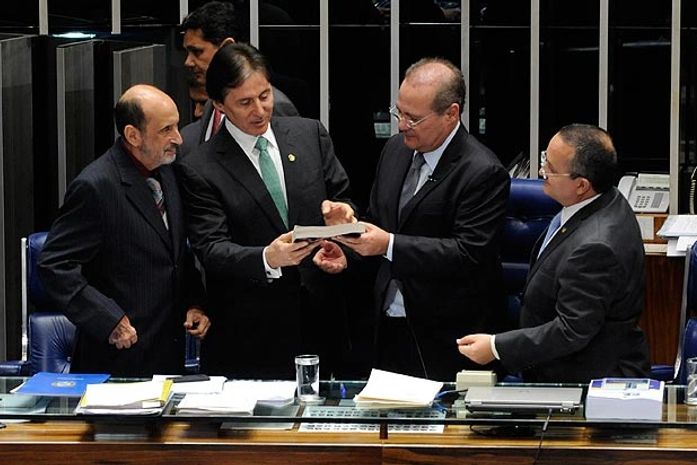 Renan recebe texto substitutivo da reforma do Código Penal
