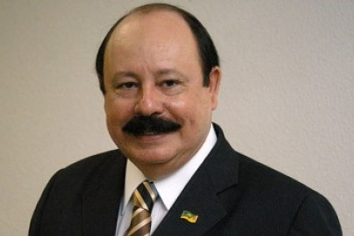 Levy Fidélix, presidente do PRTB, concede entrevista coletiva nesta sexta, em Maceió