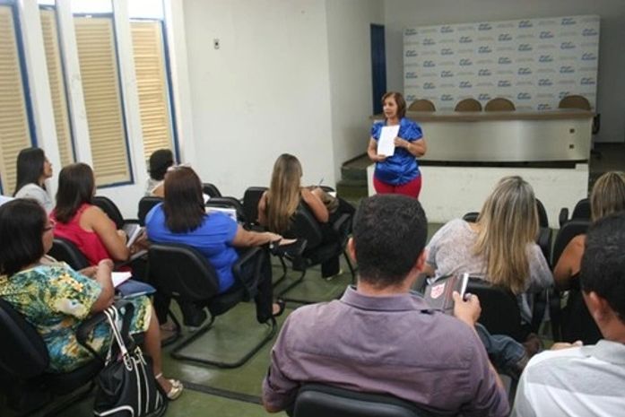 Secretária convoca municípios para adesão ao transporte escolar
