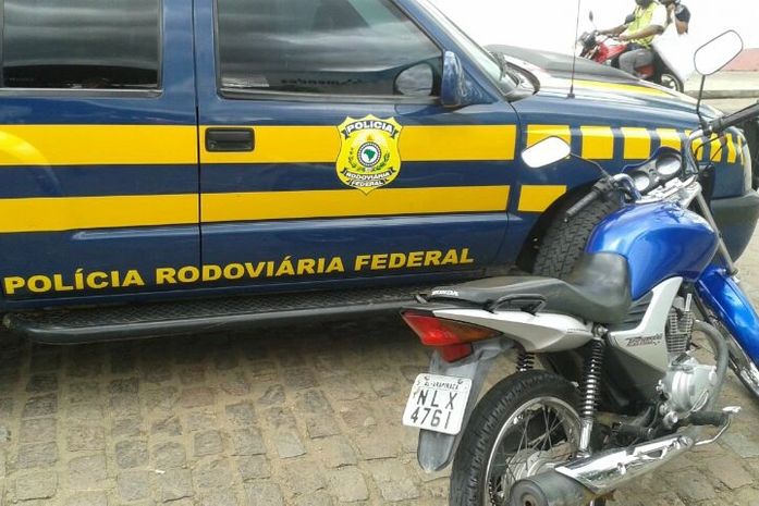 PRF recupera motocicleta roubada no interior