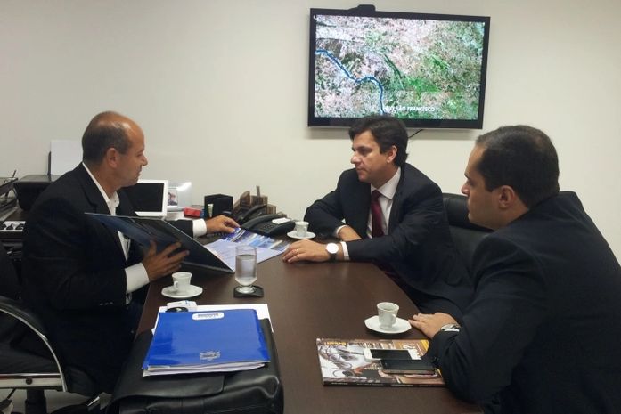 Prefeito pediu apoio para concluir a estrada da região lagunar, construção do trevo da cidade e pista que dá acesso à Praia