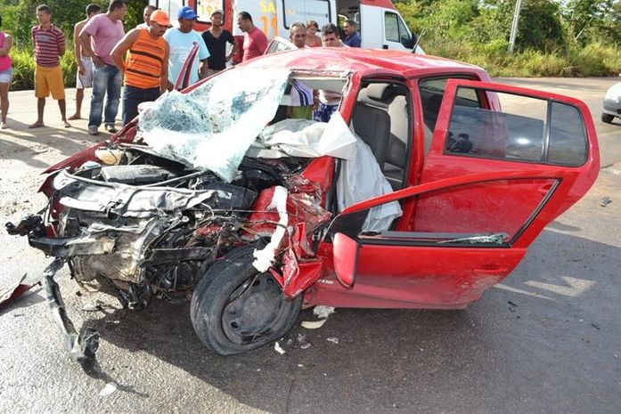 Colisão deixou um morto e cinco feridos
