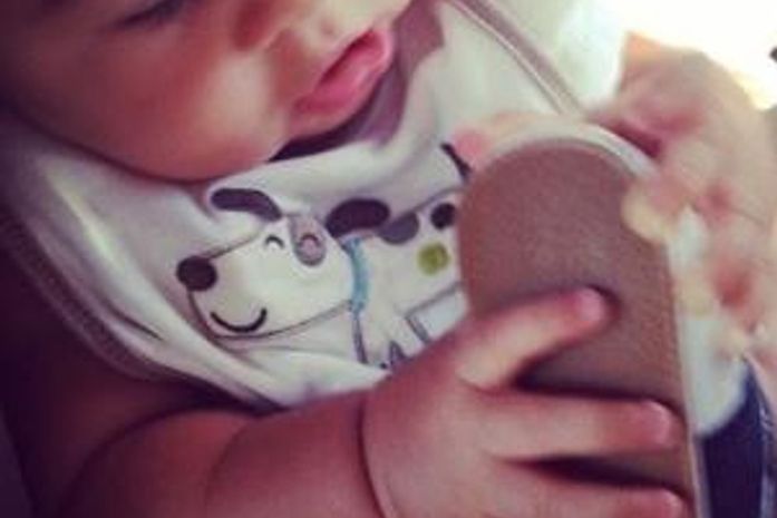 Filho de Juliana Paes brinca e atriz se derrete: "ai, mamãe"