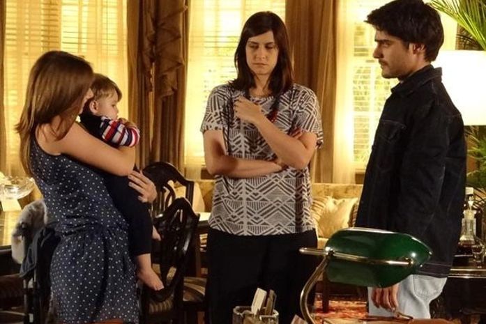 'Em Família': Laerte sai da cadeia e descobre que engravidou Shirley