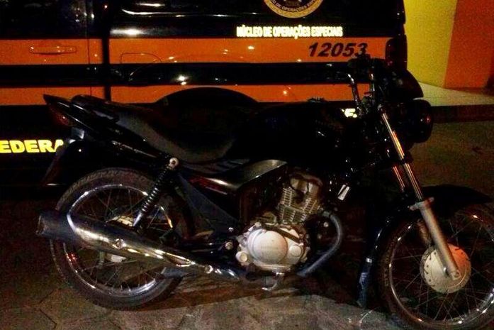 PRF recupera motocicleta roubada em São Sebastião