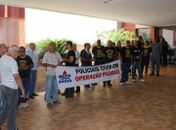 Sindpol protesta em formatura de policiais e cobra diálogo com governo