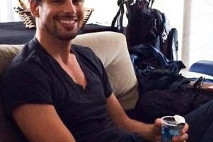 Cauã Reymond muda de academia para não encontrar Grazi