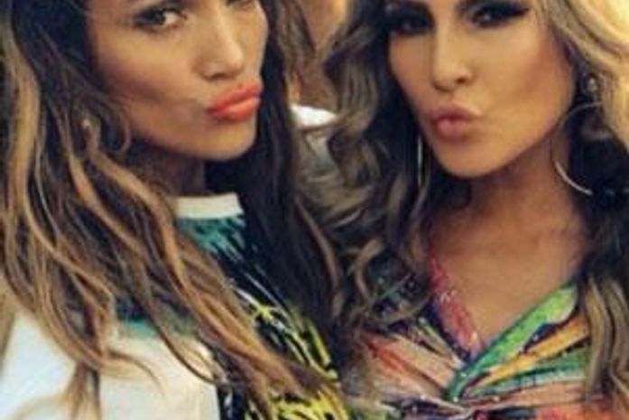 Em clima de Carnaval, J.Lo grava clipe para Copa com Claudia Leite nos EUA