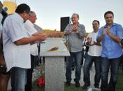 Prefeito Gildo, senador Renan, deputado Renan Filho e convidados descerram placa inaugural da c