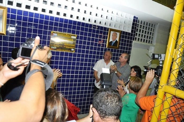 Descerramento da placa inaugural da quadra