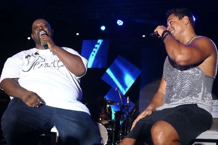 Péricles e Xanddy cantam juntos no ensaio do Harmonia do Samba