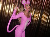 Sabrina Sato vai de Pantera cor-de-rosa a Baile de Gala