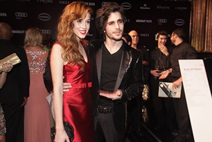 Sophia Abrahão e Fiuk em clima de romance em baile de gala