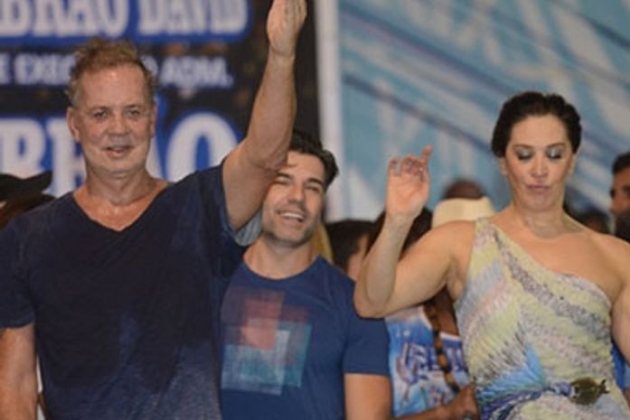 Claudia Raia e Luís Fernando Guimarães se jogam no samba em ensaio da Beija-Flor