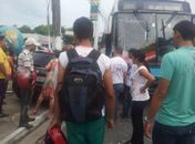 Acidente envolvendo ônibus e carro assusta passageiros na Fernandes Lima