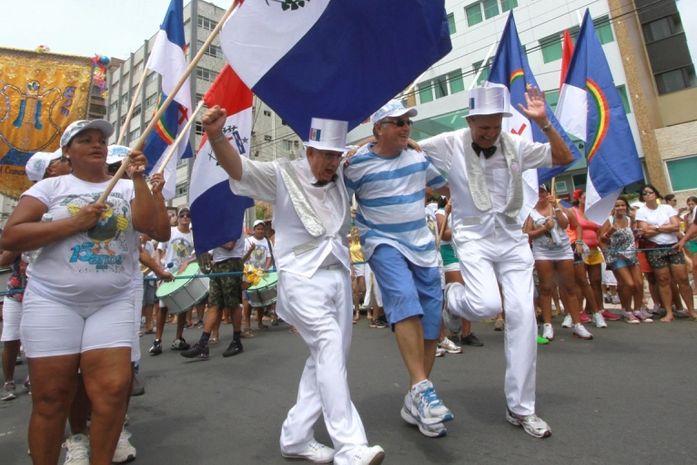 Teotonio dançou o frevo com a ala de frente do Pinto da Madrugada:Braga Lira e Marcos Davi.