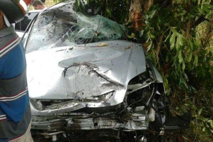 Veículo ficou destruído
