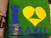 Uma das camisas vendidas em São Francisco com apelo sexual vinculado à Copa   